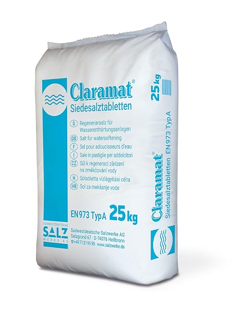 Pastillas de sal de vacío Claramat en saco de polietileno de veinticinco kilos